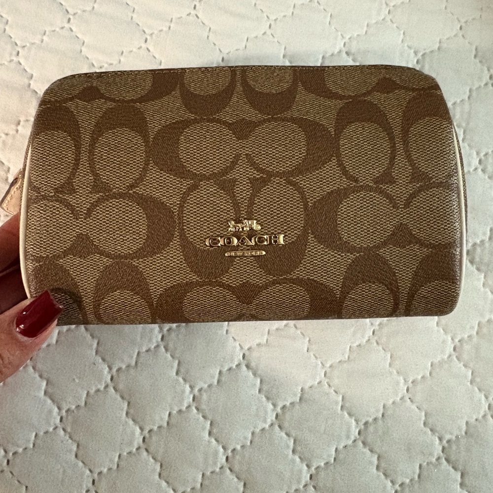 Coach Signature Brown cosmetic pouch